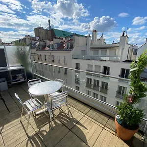 Tour Eiffel Studio Lumineux Avec Terrasse. Appartement Paris